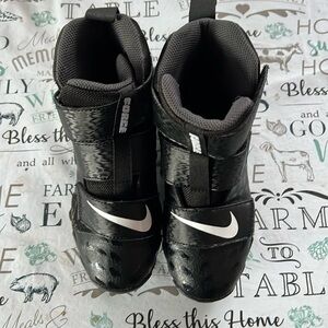 Football youth cleats